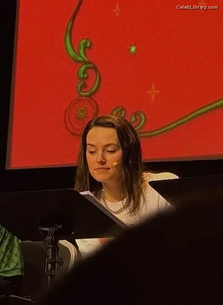 Daisy Ridley photo 7 of 1218