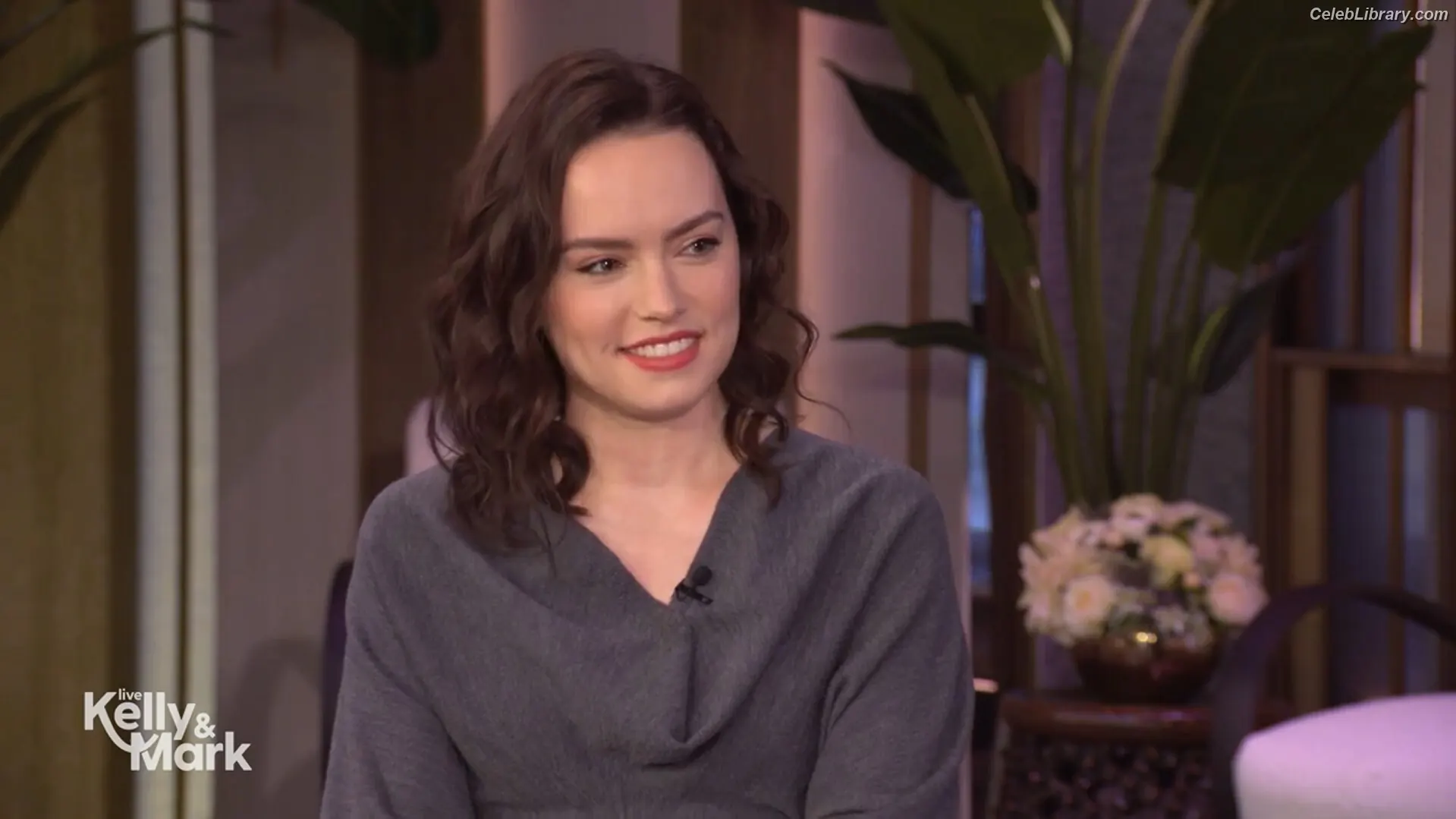 Daisy Ridley photo 13 of 1218