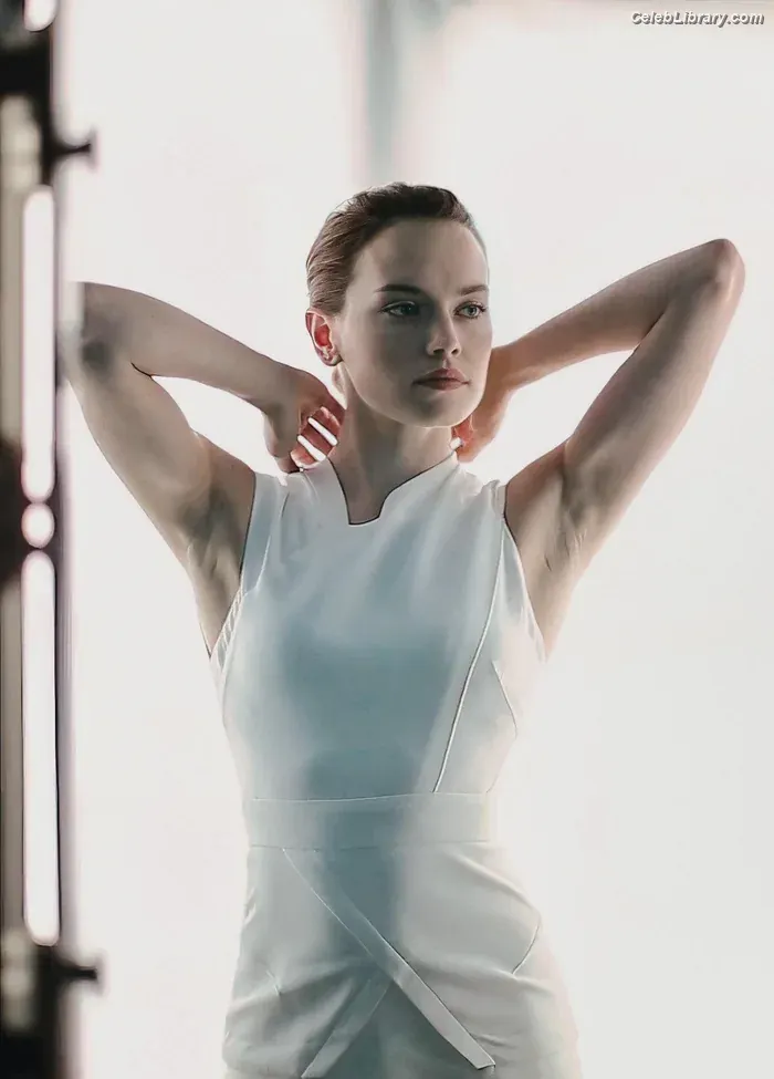 Daisy Ridley photo 17 of 1218