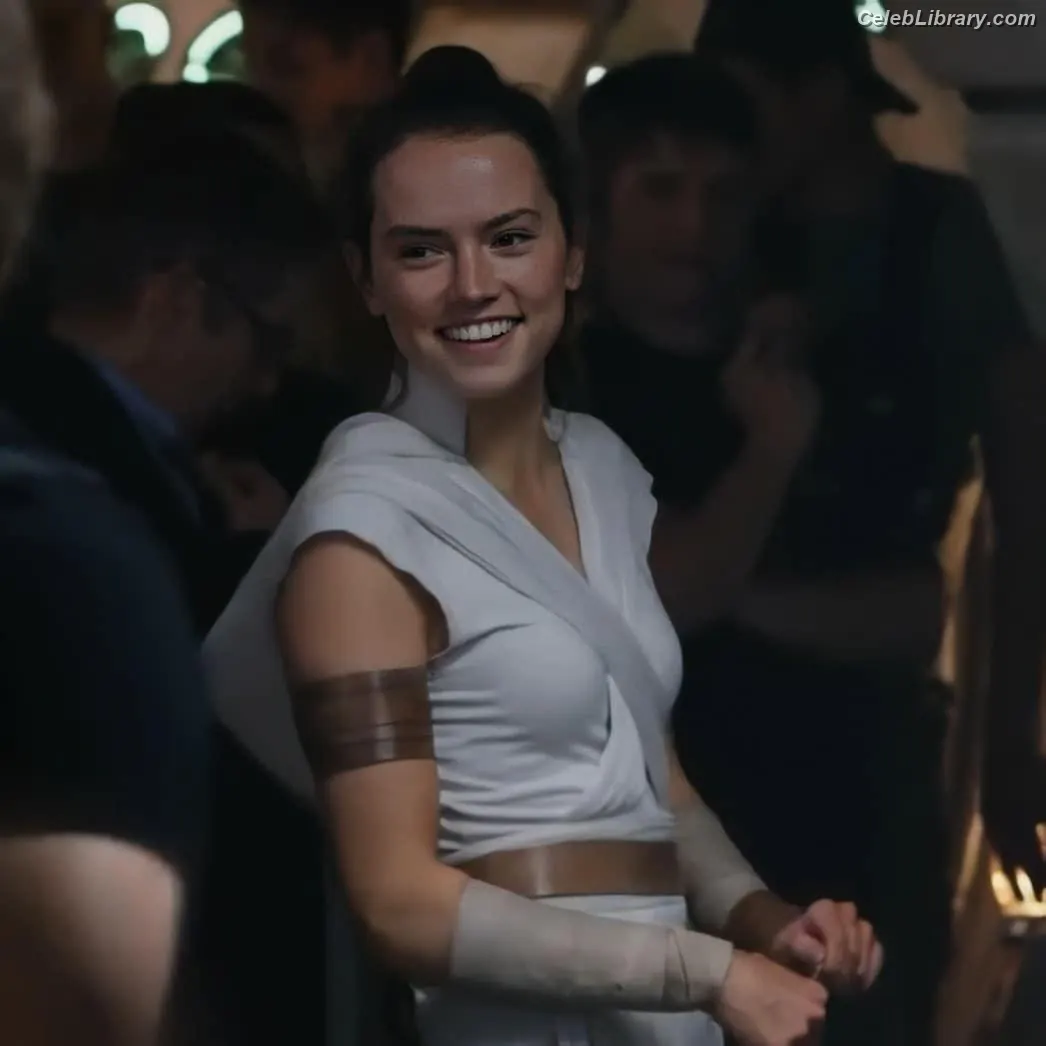 Daisy Ridley photo 1 of 1218