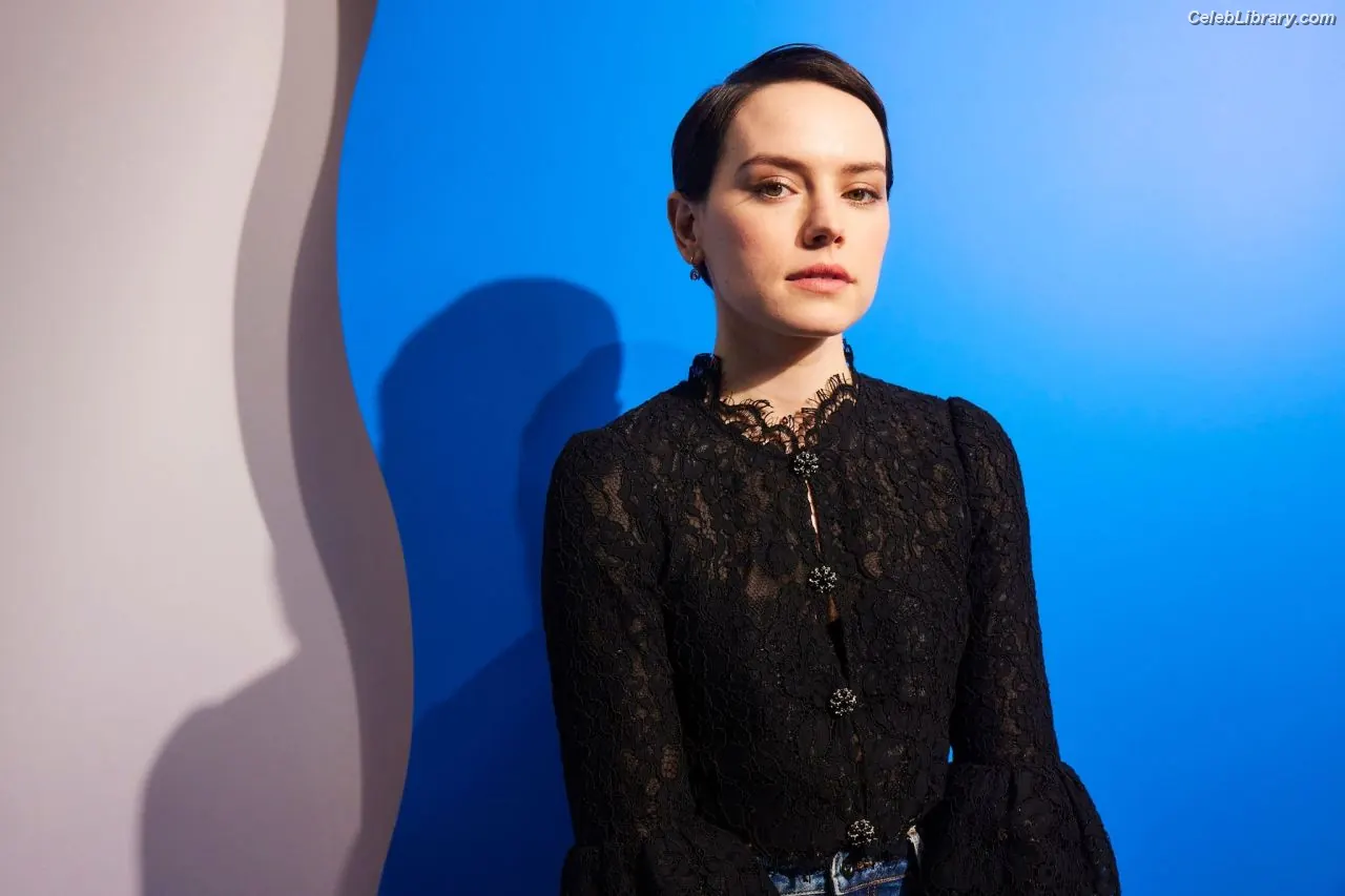 Daisy Ridley photo 7 of 1218