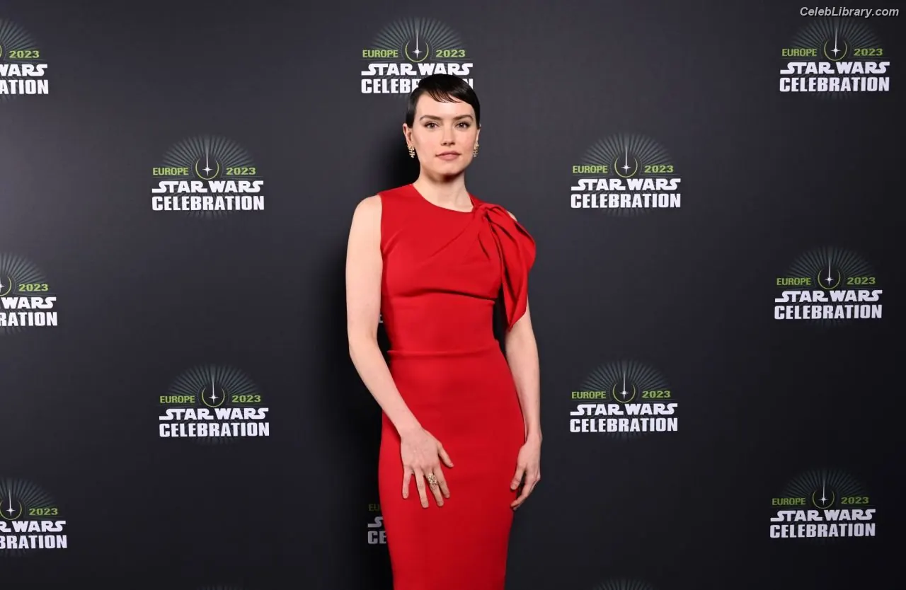 Daisy Ridley photo 13 of 1218