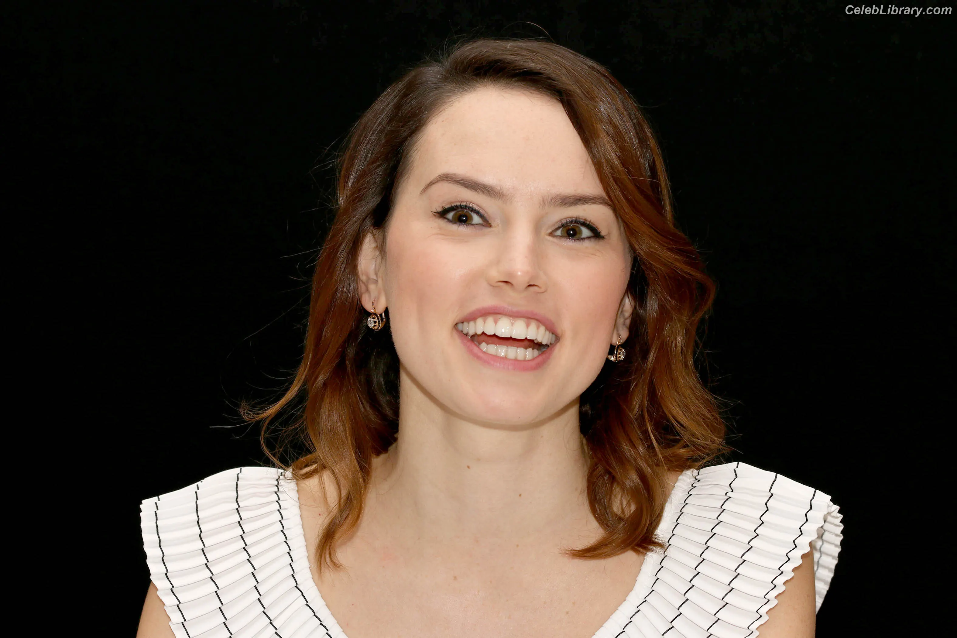 Daisy Ridley photo 14 of 1218