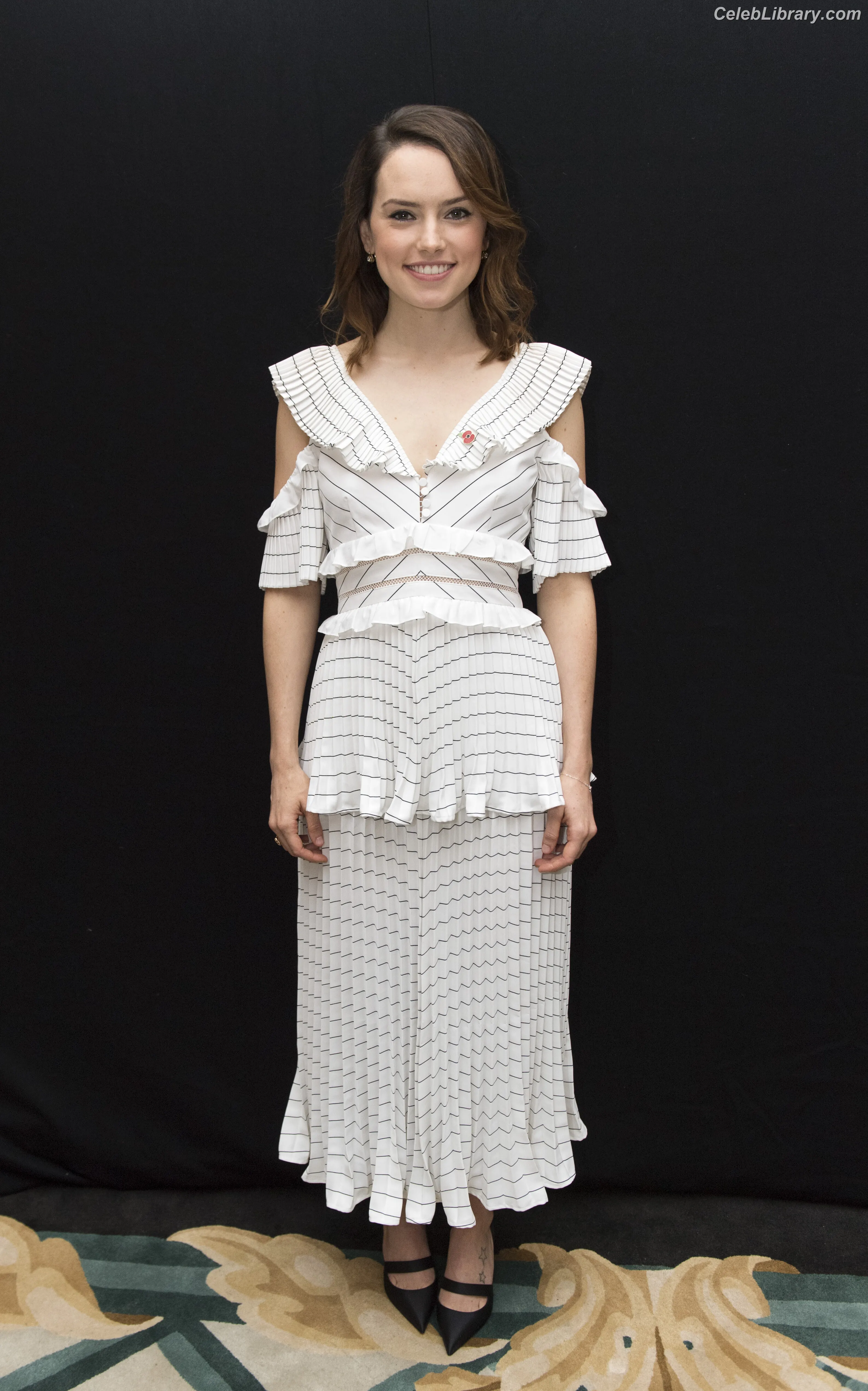 Daisy Ridley photo 15 of 1218