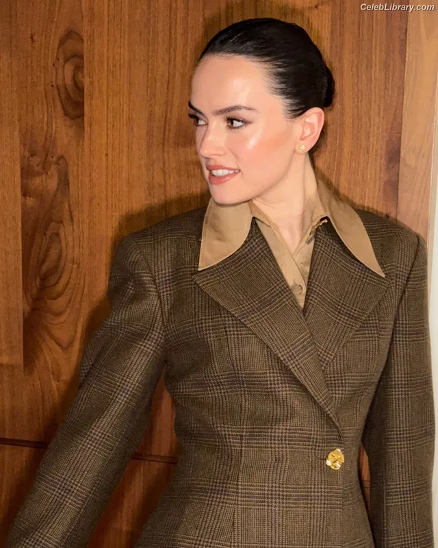 Daisy Ridley photo 22 of 1214