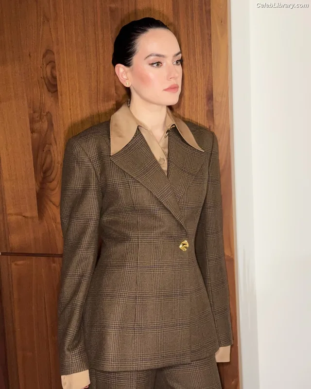 Daisy Ridley photo 23 of 1214