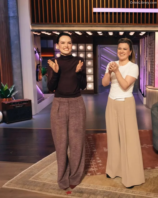 Daisy Ridley photo 1 of 1214