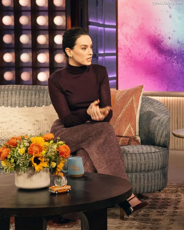 Daisy Ridley photo 8 of 1214