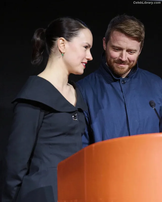 Daisy Ridley photo 11 of 1214