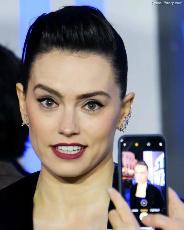 Daisy Ridley photo 19 of 1214