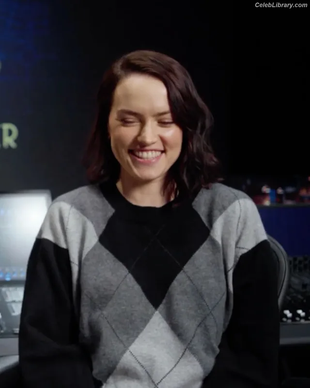 Daisy Ridley photo 21 of 1214