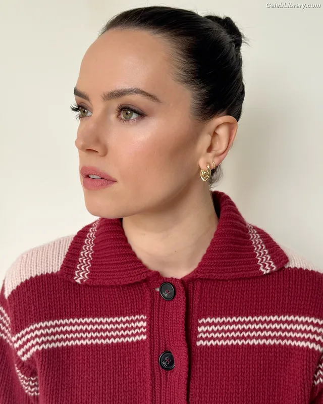 Daisy Ridley photo 24 of 1214