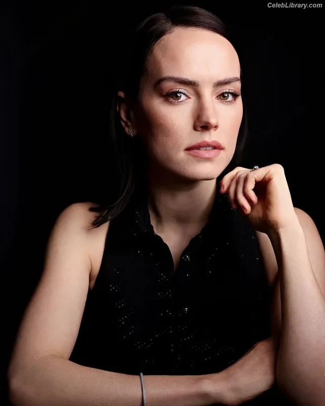 Daisy Ridley photo 8 of 1214
