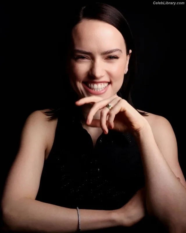 Daisy Ridley photo 10 of 1214