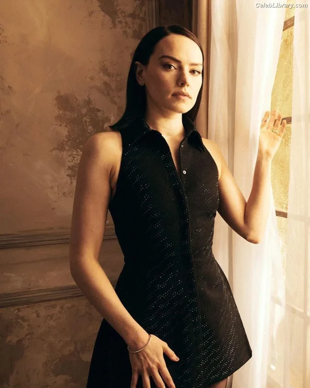 Daisy Ridley photo 11 of 1214