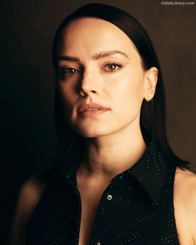 Daisy Ridley photo 12 of 1214