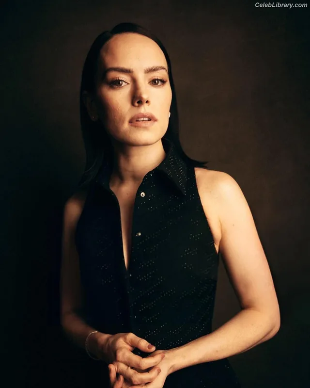 Daisy Ridley photo 16 of 1214