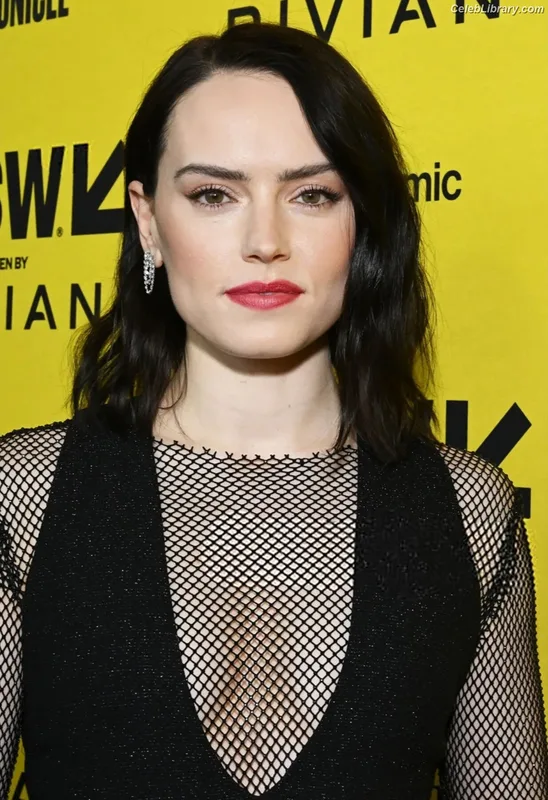 Daisy Ridley photo 19 of 1214
