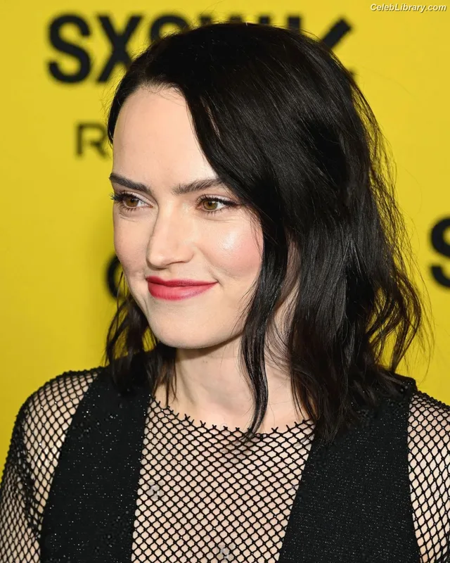 Daisy Ridley photo 21 of 1214