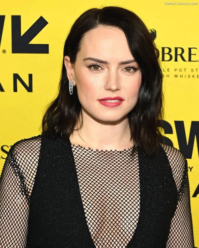 Daisy Ridley photo 22 of 1214