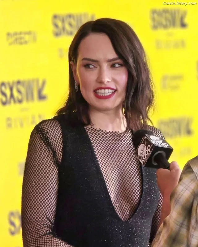 Daisy Ridley photo 4 of 1214