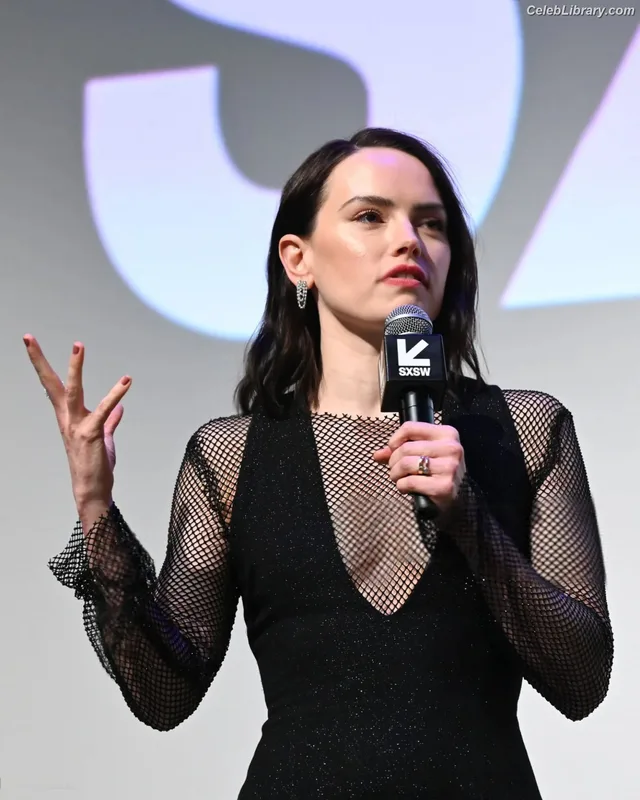 Daisy Ridley photo 8 of 1214