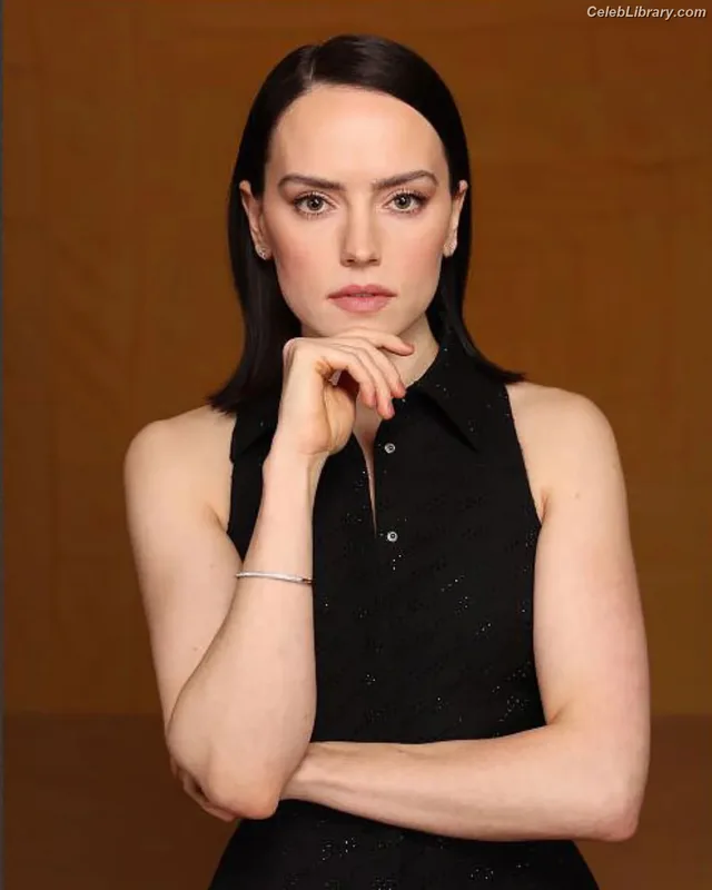 Daisy Ridley photo 13 of 1214