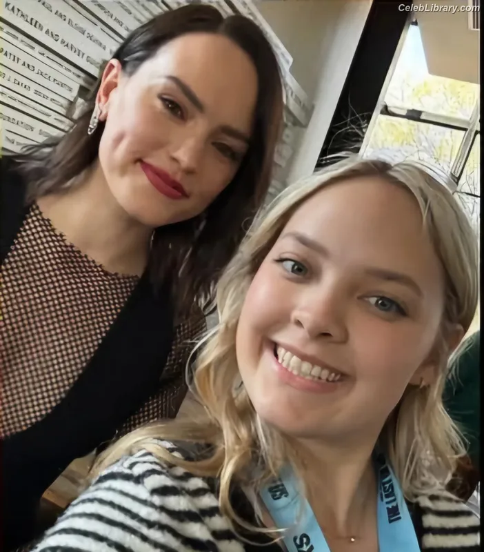 Daisy Ridley photo 1 of 1214