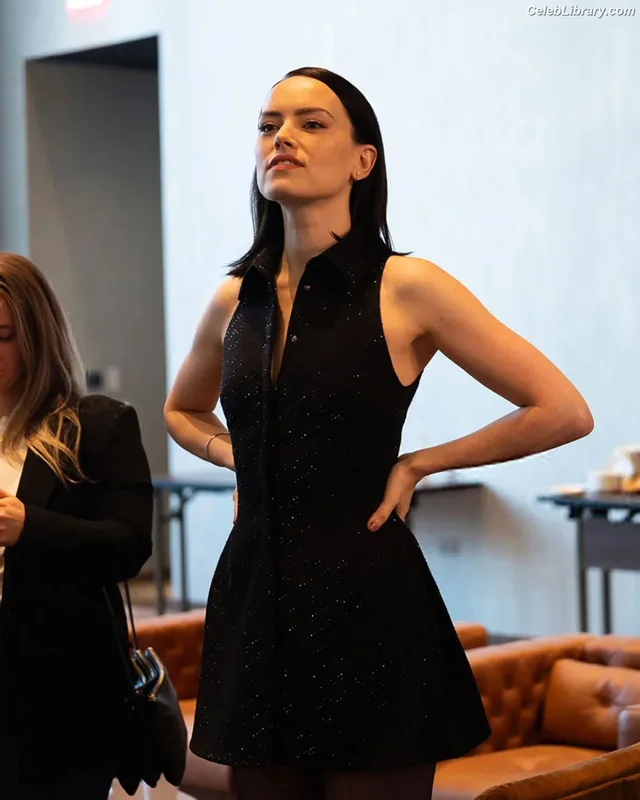 Daisy Ridley photo 3 of 1214