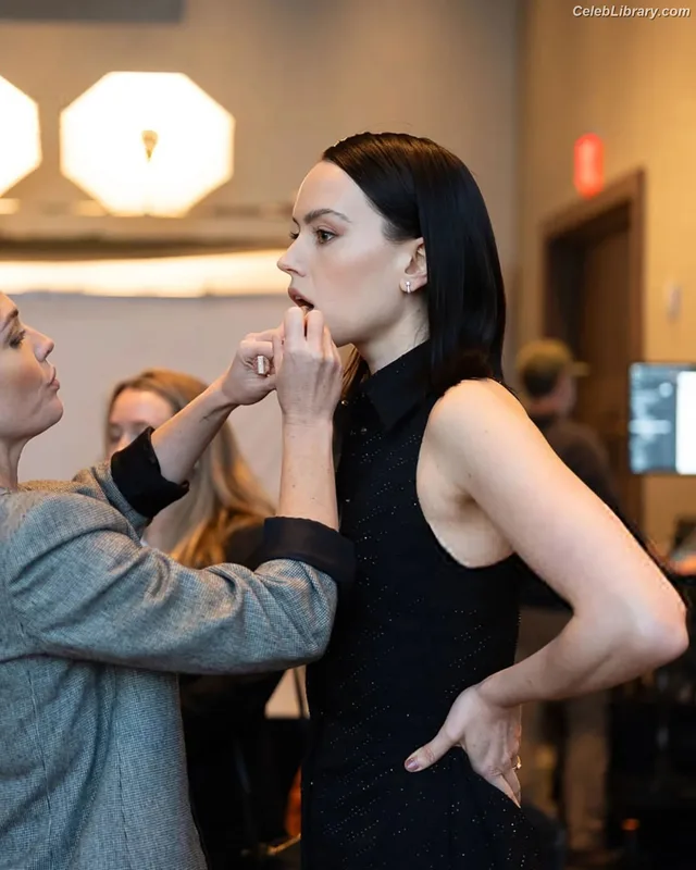 Daisy Ridley photo 4 of 1214