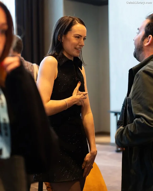 Daisy Ridley photo 5 of 1214