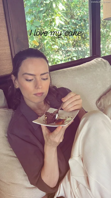 Daisy Ridley photo 14 of 1214