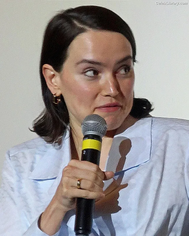 Daisy Ridley photo 21 of 1214