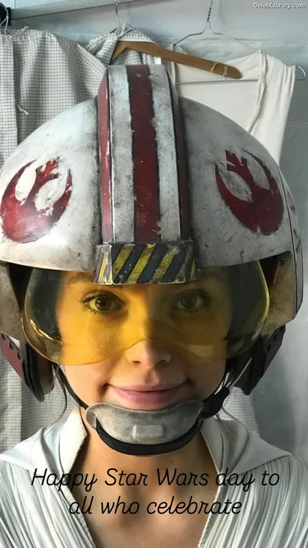 Daisy Ridley photo 9 of 1214