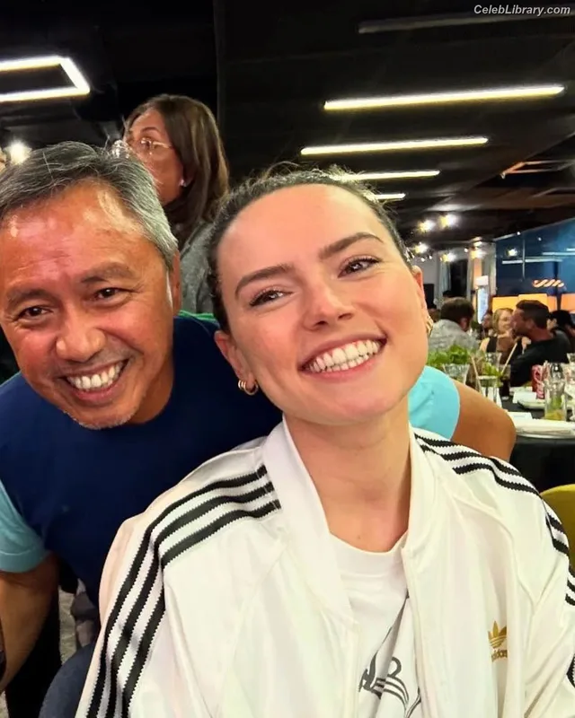 Daisy Ridley photo 14 of 1214