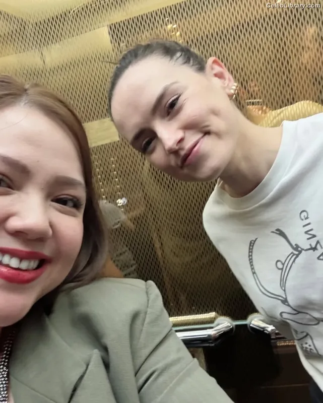 Daisy Ridley photo 15 of 1214