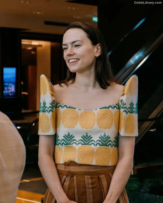 Daisy Ridley photo 21 of 1214