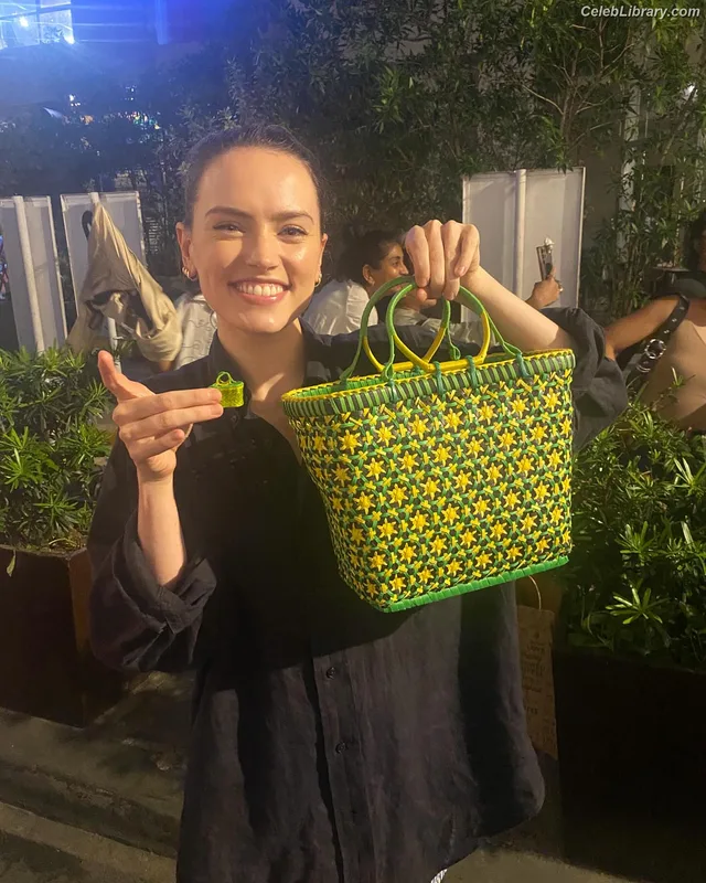 Daisy Ridley photo 3 of 1214