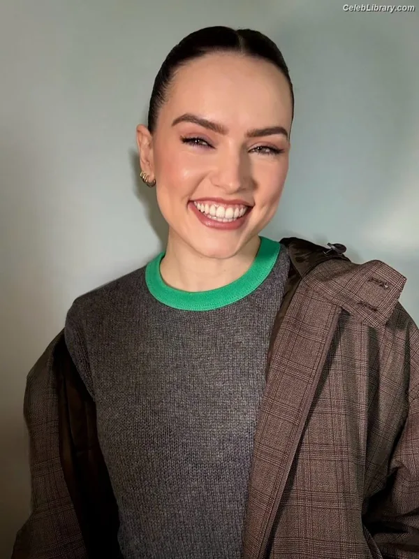 Daisy Ridley photo 11 of 1214