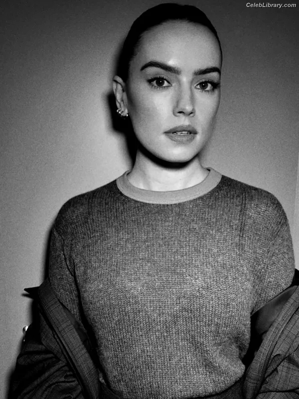 Daisy Ridley photo 12 of 1214