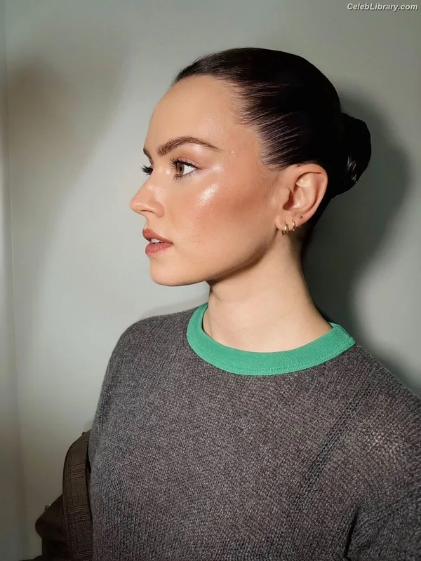 Daisy Ridley photo 13 of 1214