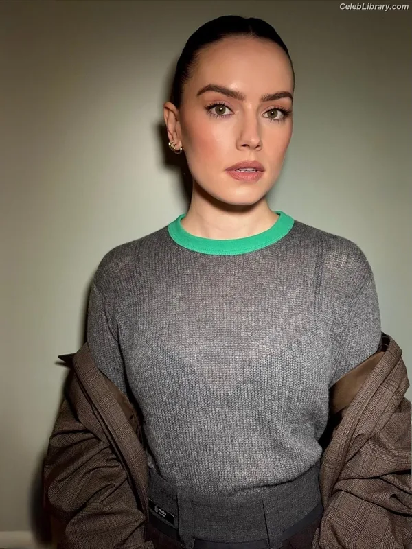 Daisy Ridley photo 14 of 1214