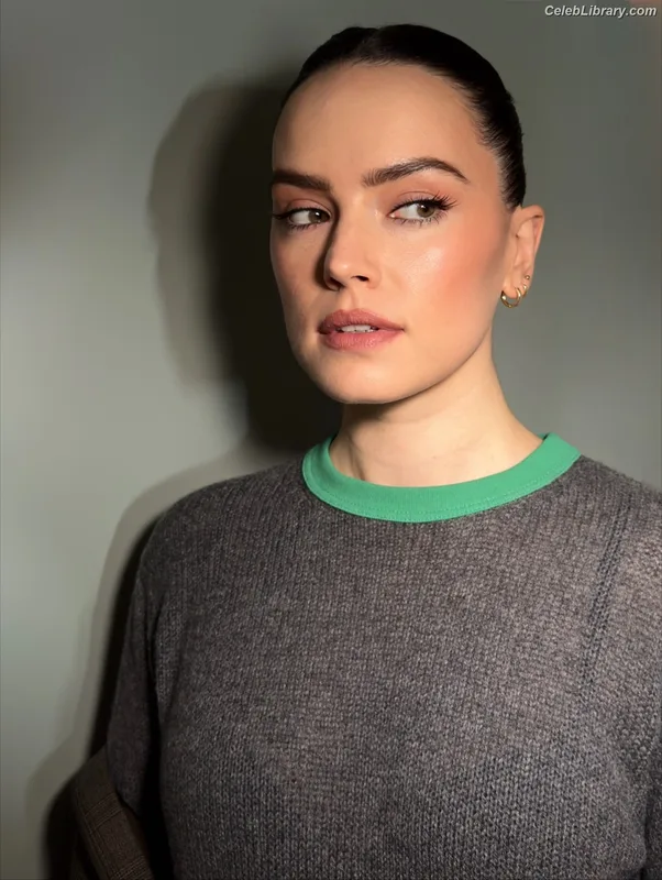 Daisy Ridley photo 15 of 1214