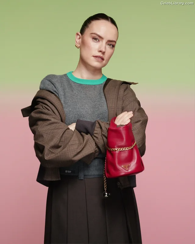 Daisy Ridley photo 16 of 1214