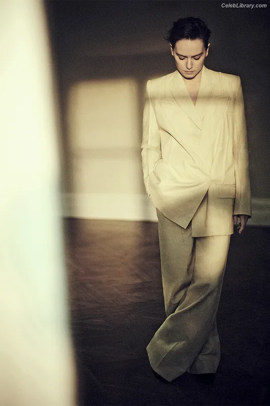 Daisy Ridley photo 9 of 1214