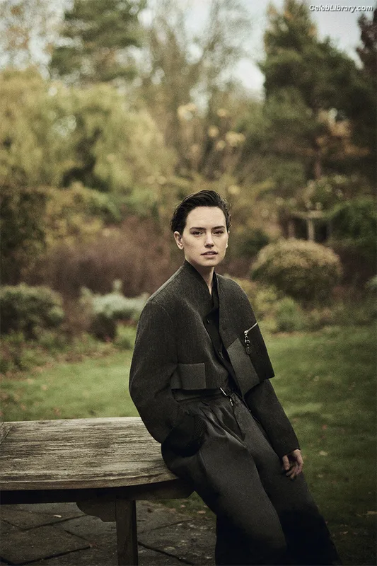 Daisy Ridley photo 12 of 1214