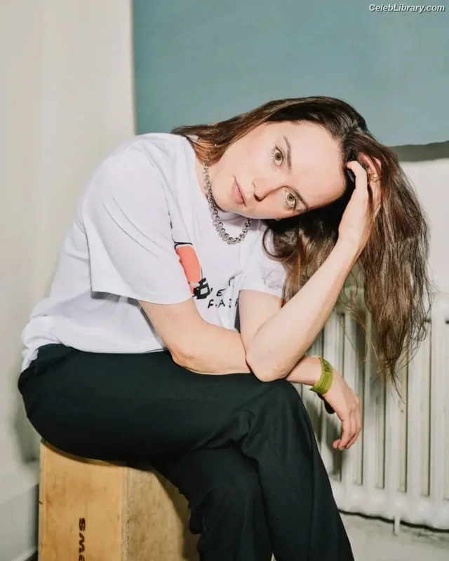 Daisy Ridley photo 14 of 1214