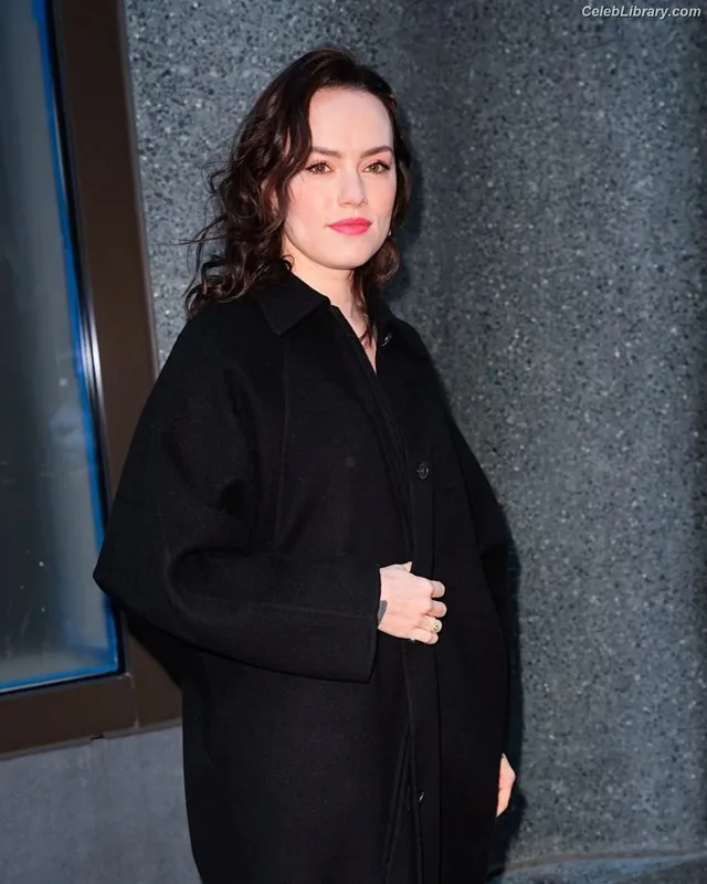 Daisy Ridley photo 16 of 1214