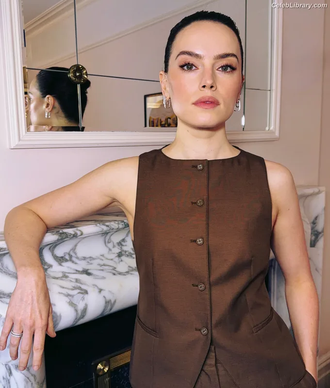 Daisy Ridley photo 20 of 1214