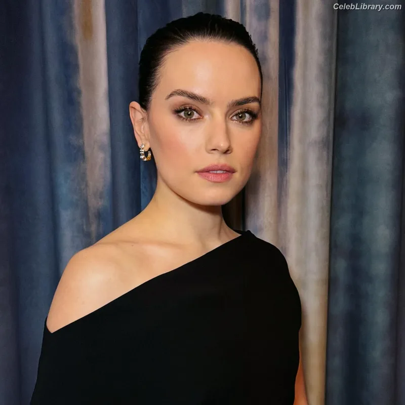 Daisy Ridley photo 24 of 1214